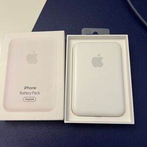 Apple MagSafe Battery Pack - White